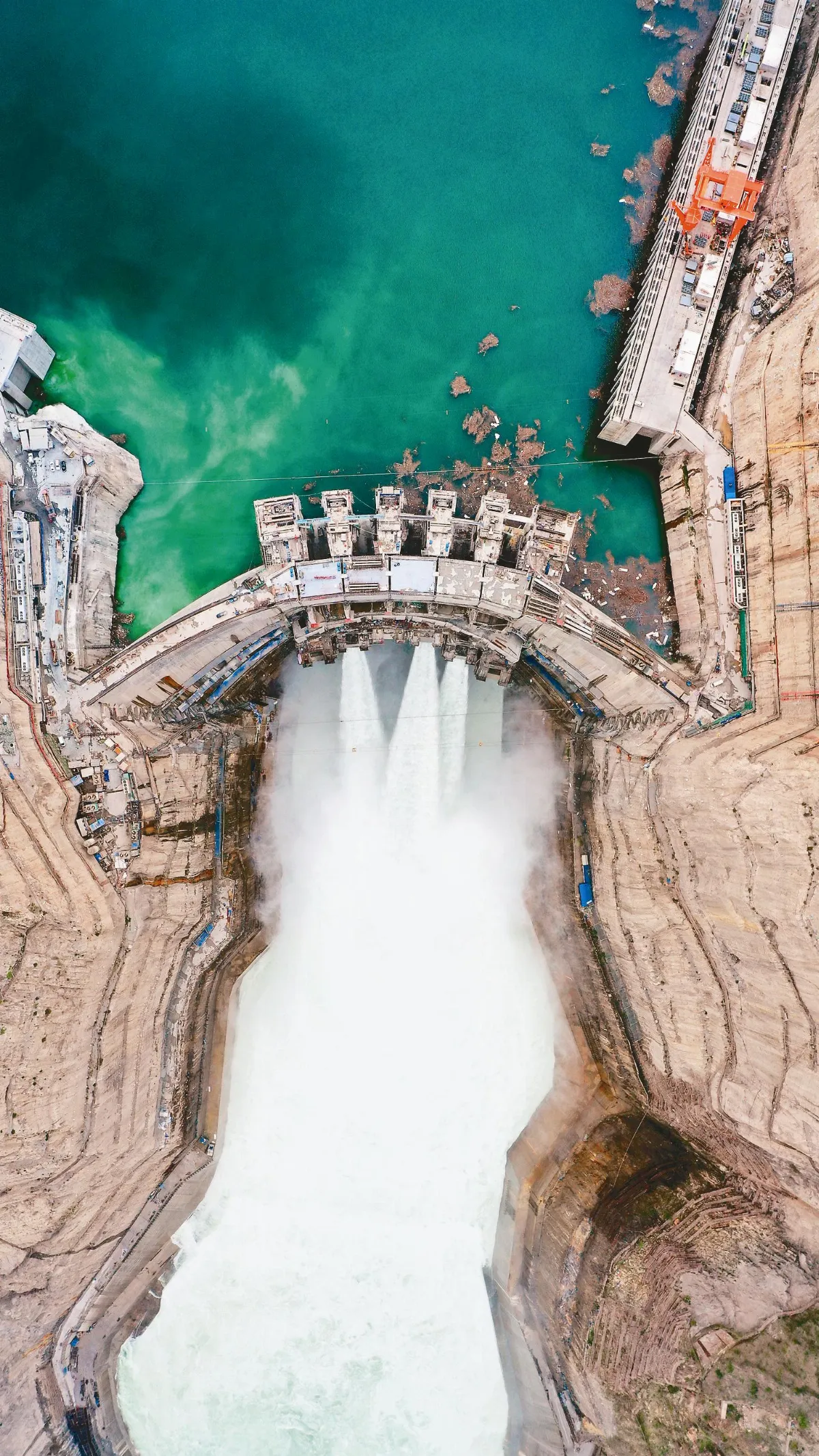 世界最薄 陸烏東德水電站投產