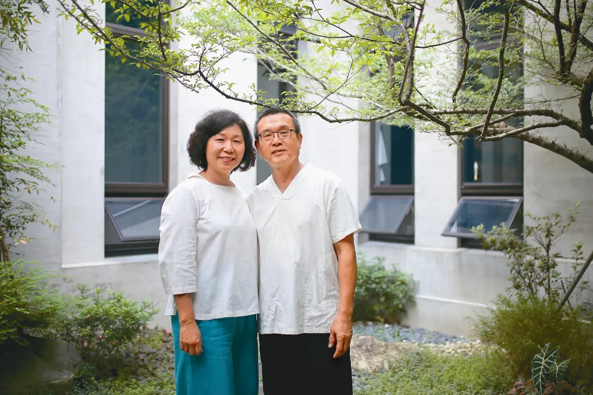 李一荷、董一來  沐雨鍾林 萬物共榮