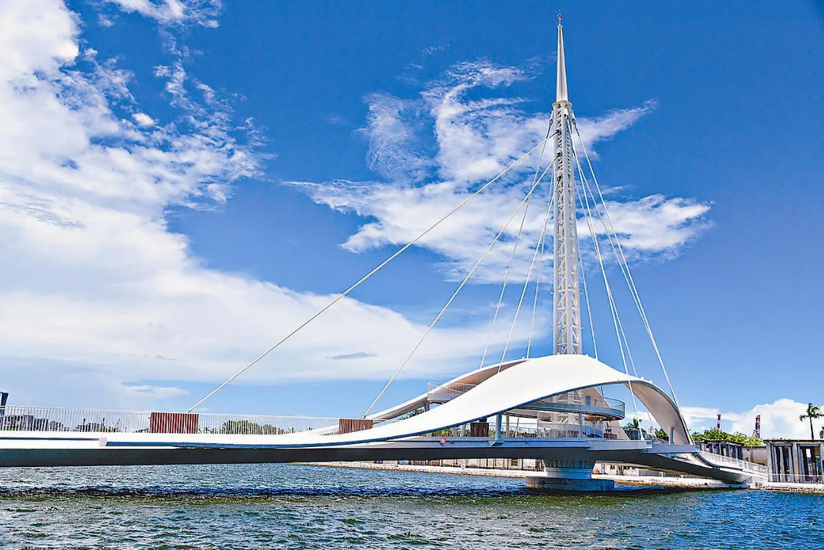 全台首座  可旋轉大港橋啟用