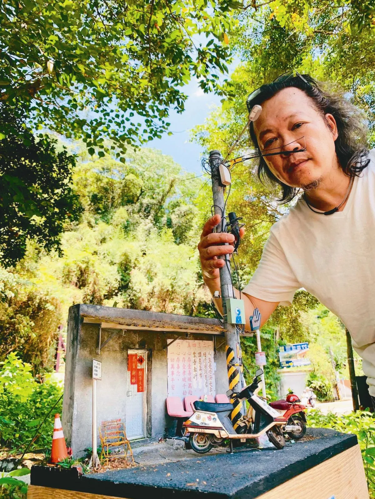 鄭鴻展視差480度 造100%微縮世界