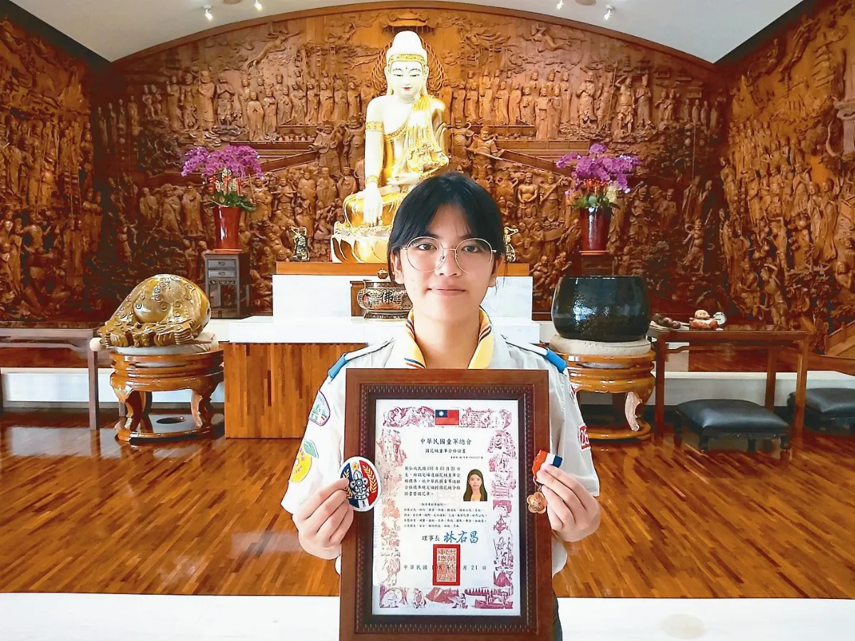 佛光童軍蔡弘欣 榮獲國花章