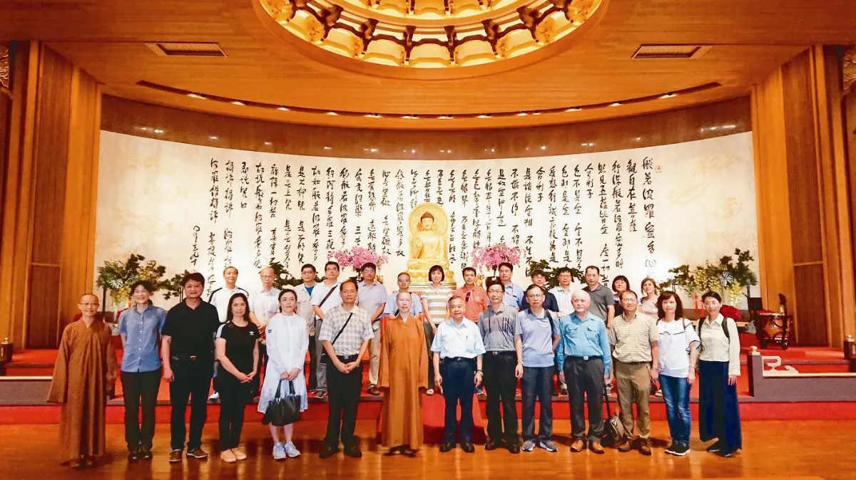 法官參觀石刻一筆字 歎為觀止