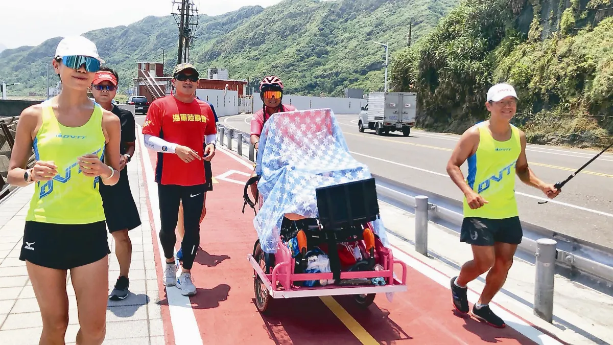 腦麻兒高中畢旅 單親媽車載環島