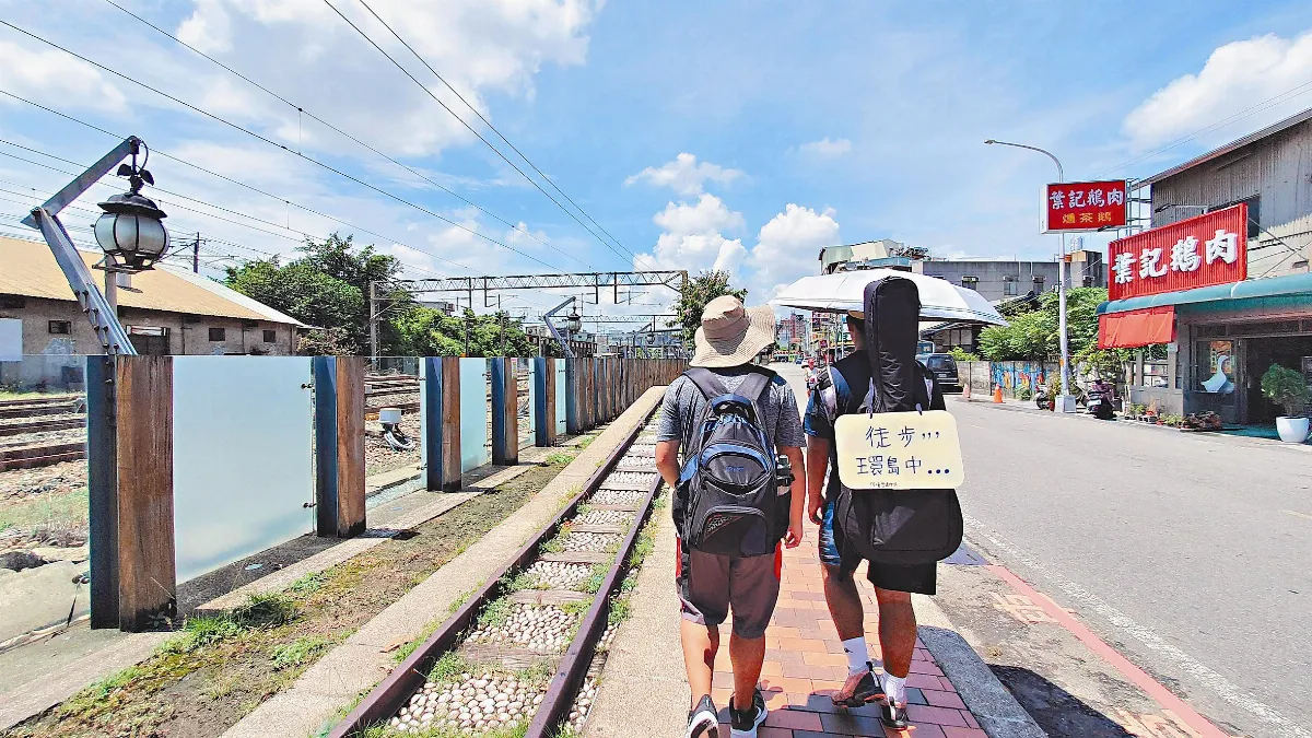 徒步300公里 中輟生謝恩師