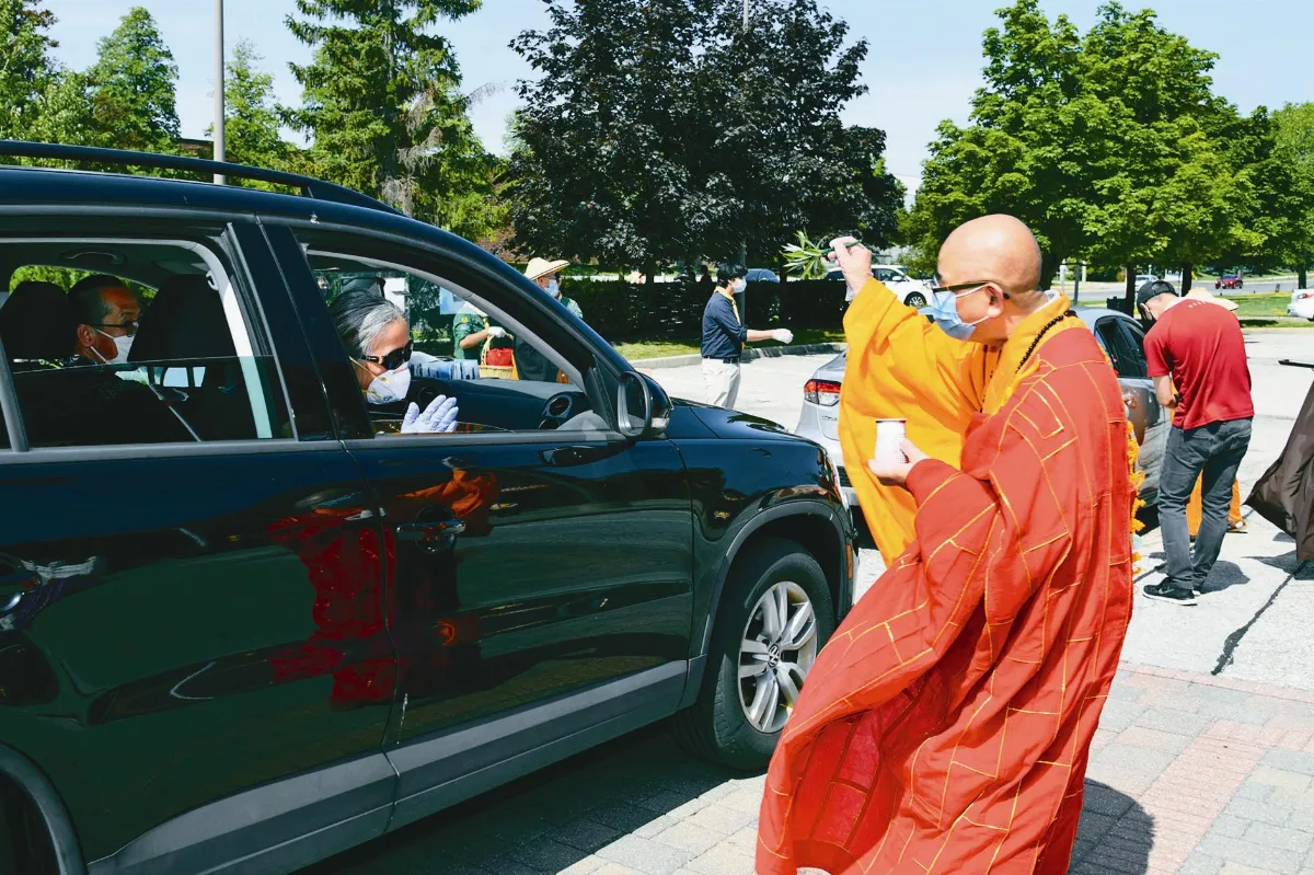 多倫多供僧得來速 防疫兼增福慧