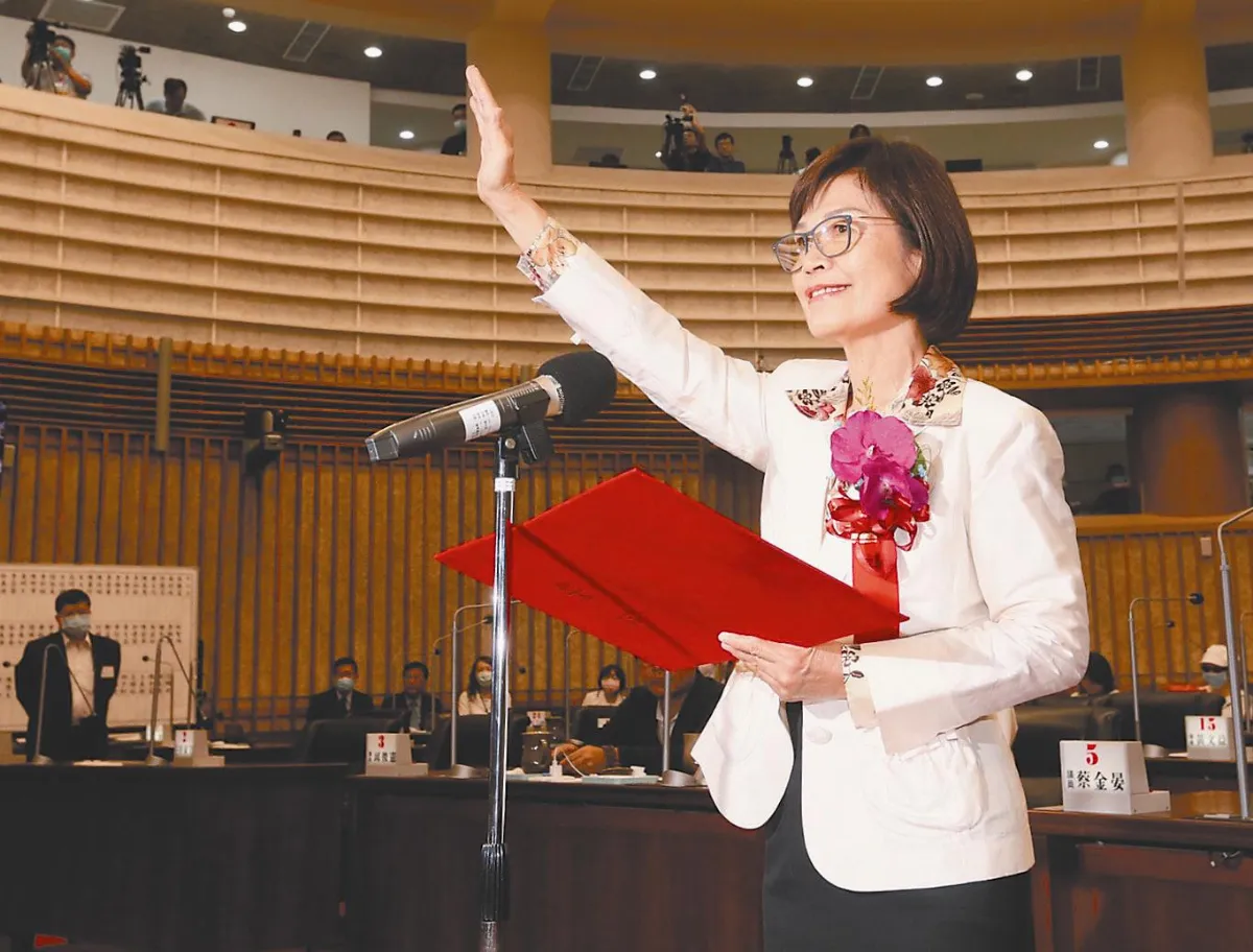 藍保住陣地 高市議長補選 曾麗燕勝出