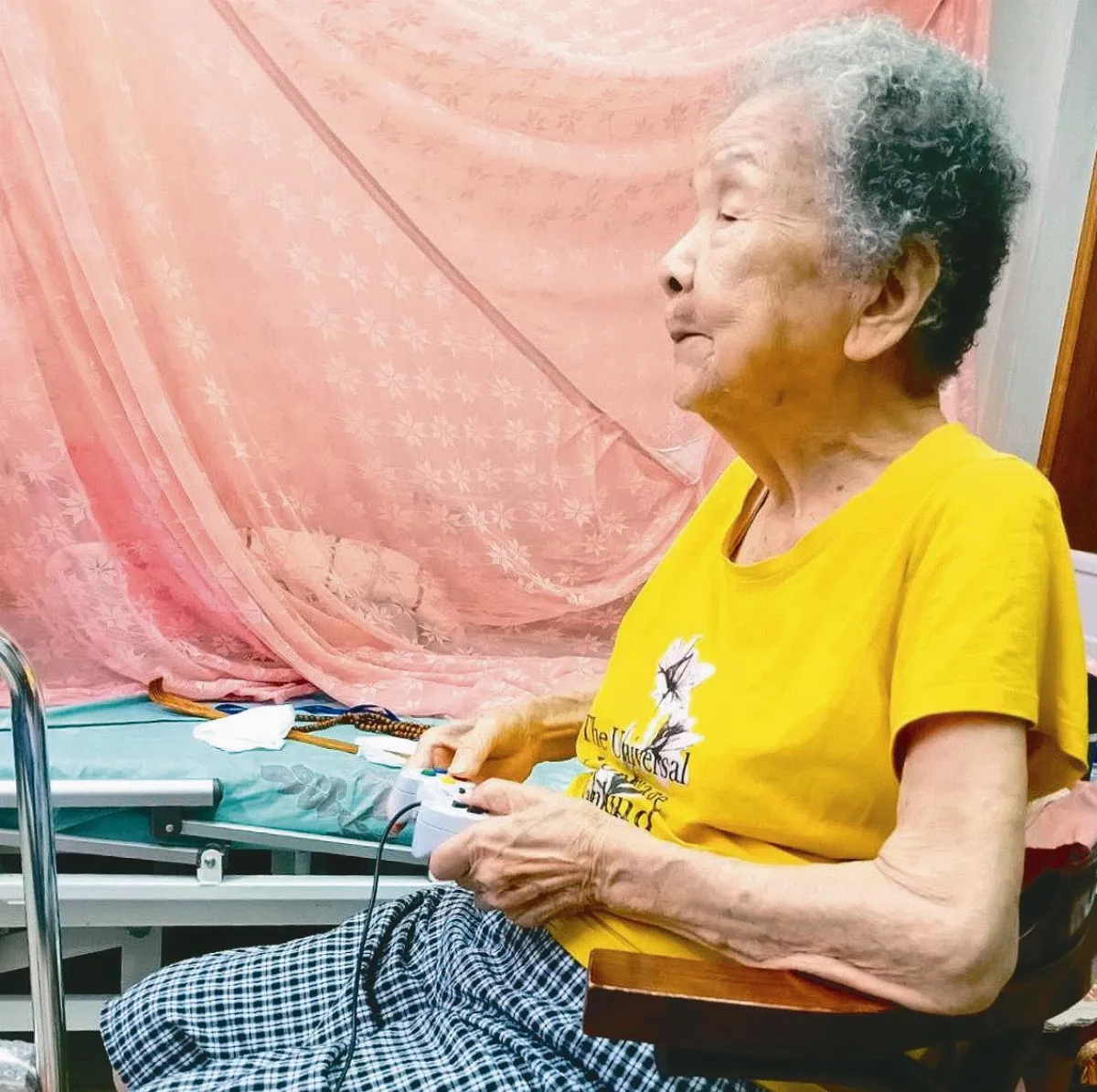 阿嬤打電動  98歲仍耳聰目明