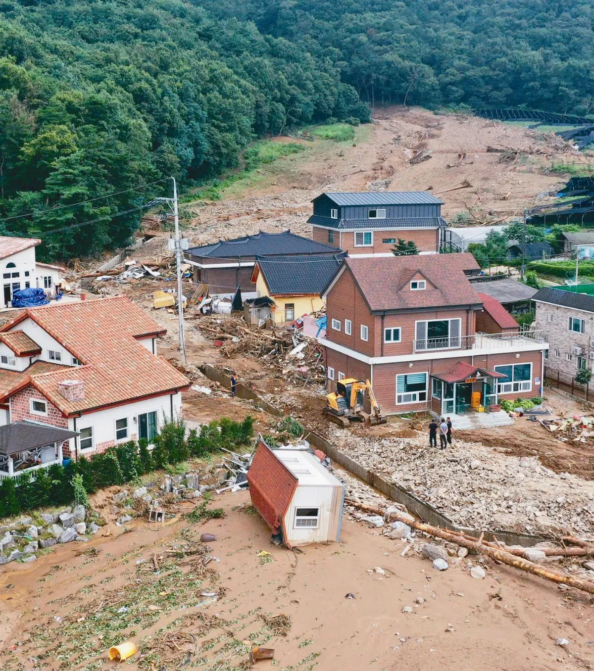 南韓暴雨釀13死 逾千人受災