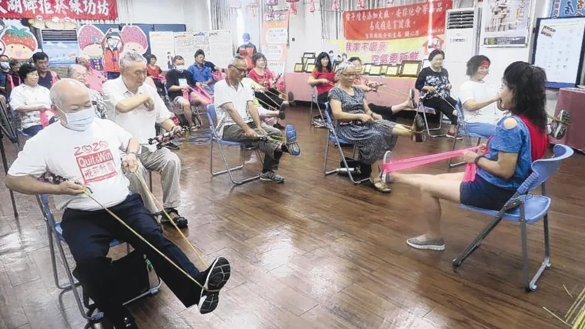 廢棄稻稈 化身稻香雙節棍