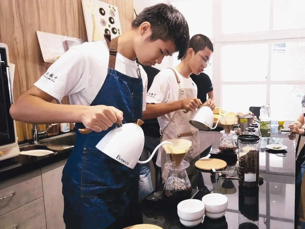 國中開咖啡館 打造實境教室