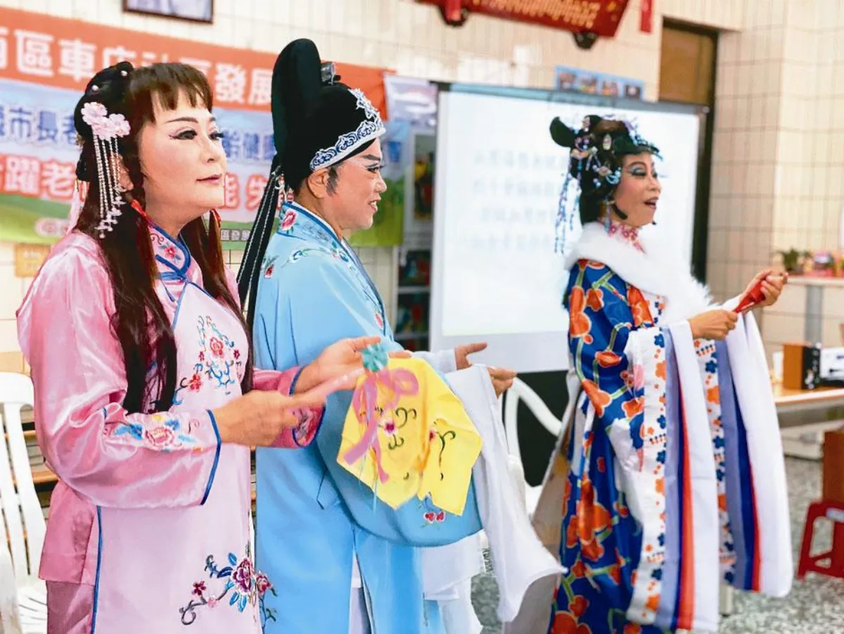 用歌仔戲曲調 教長者顧健康