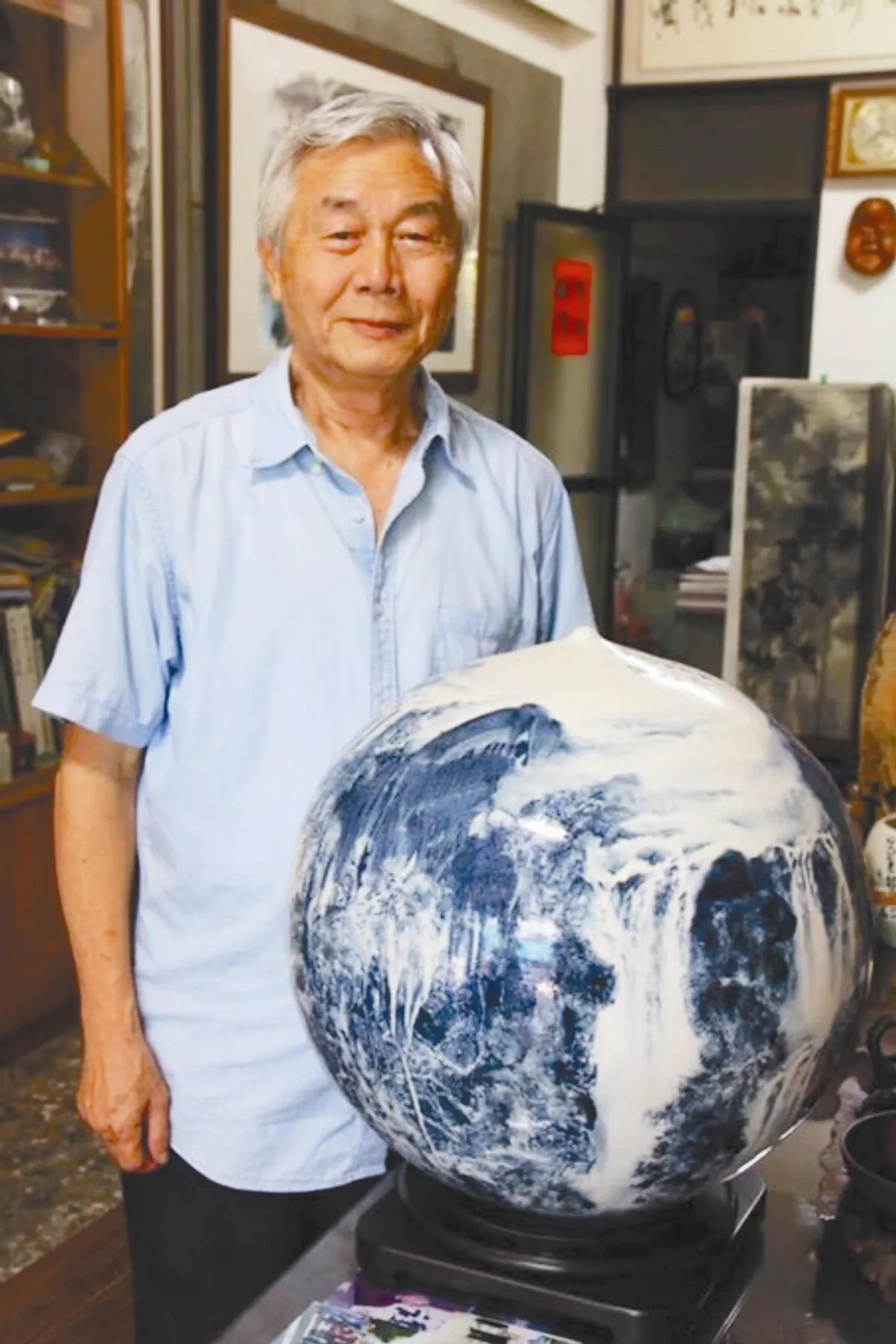 鐵材黑手圓夢 創出獨門畫風