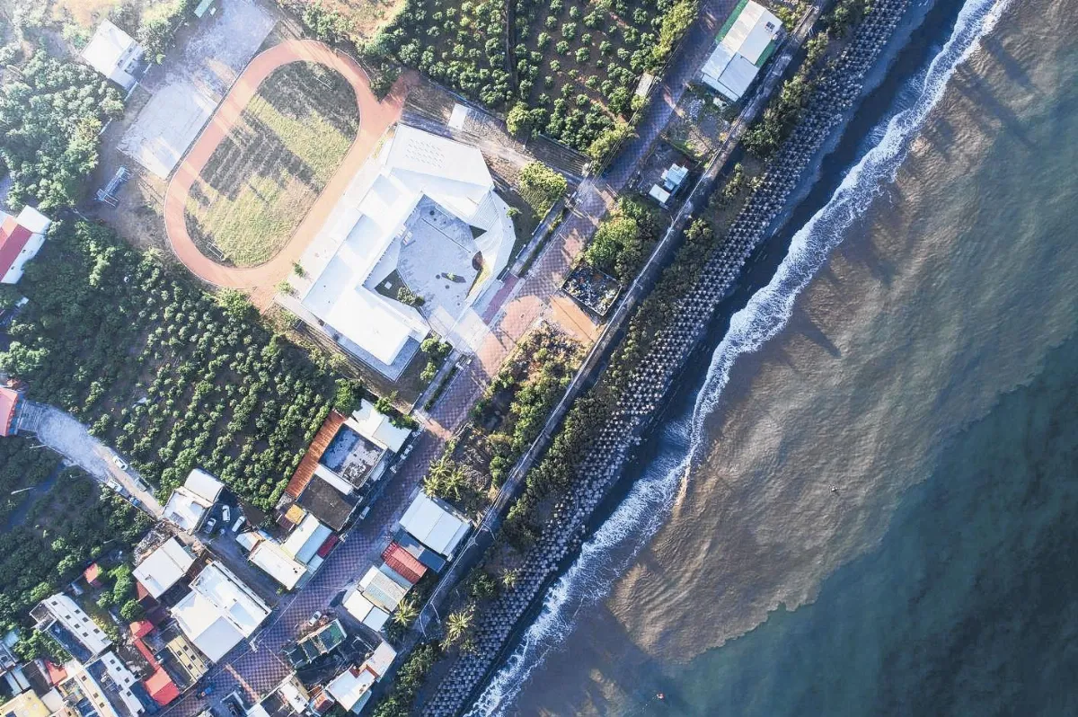 新銳建築獎 鯨魚小學校 上學能看見山與海