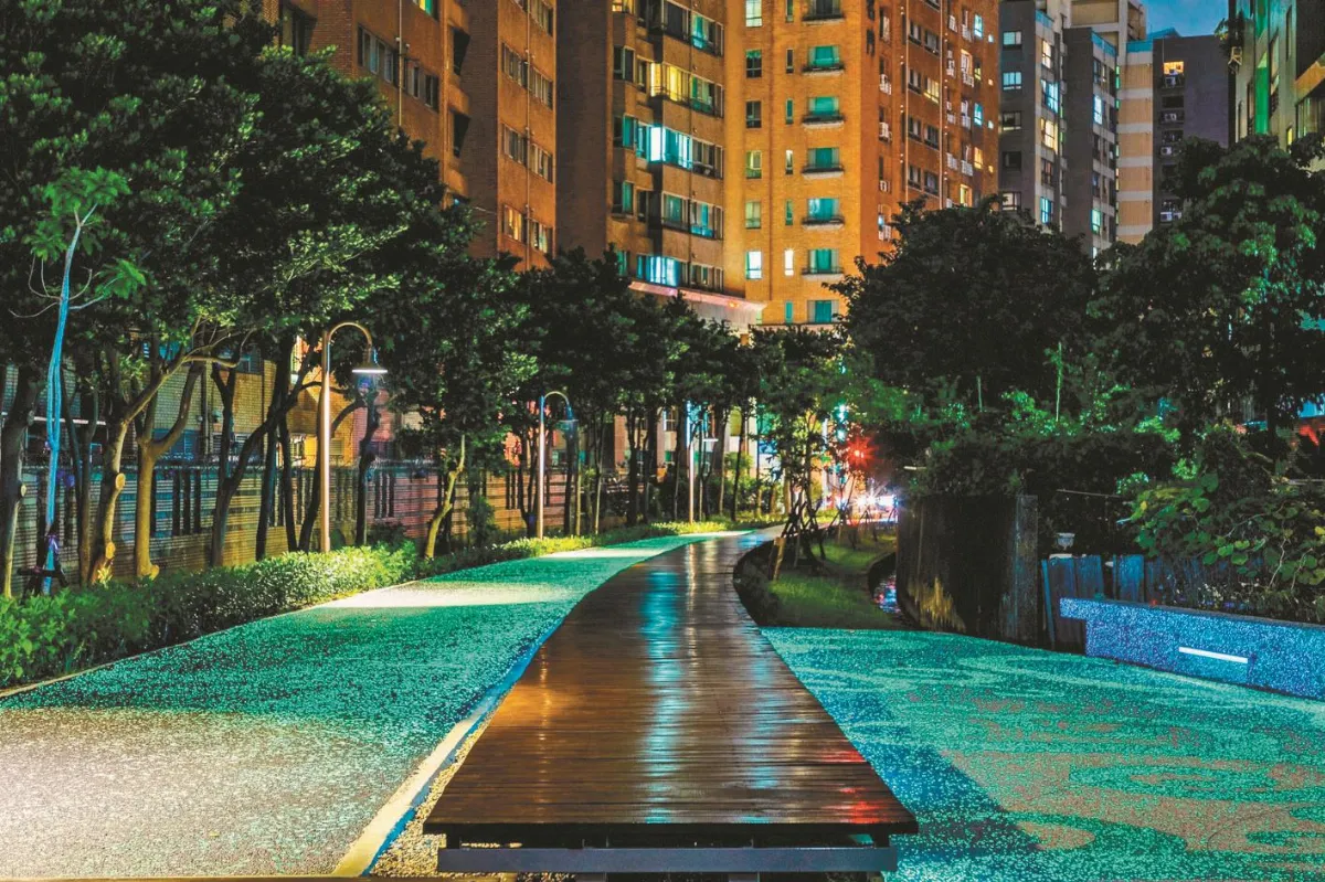 桃林鐵路路廊 滿地螢光
