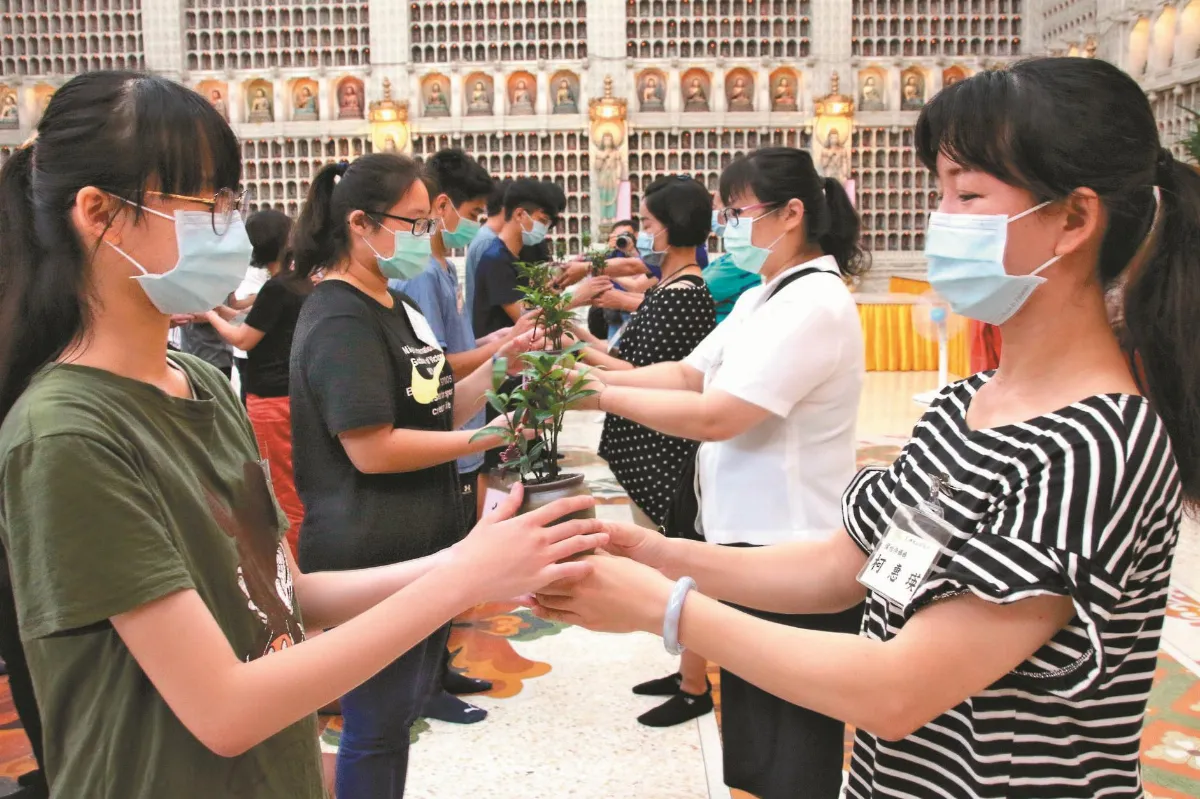 圓福寺成年禮 照護盆栽學感恩