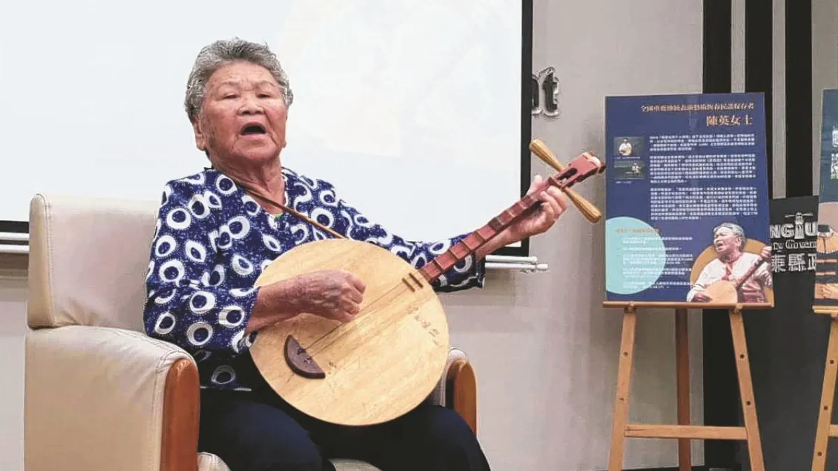 彈唱恆春民謠 陳英獲封國寶