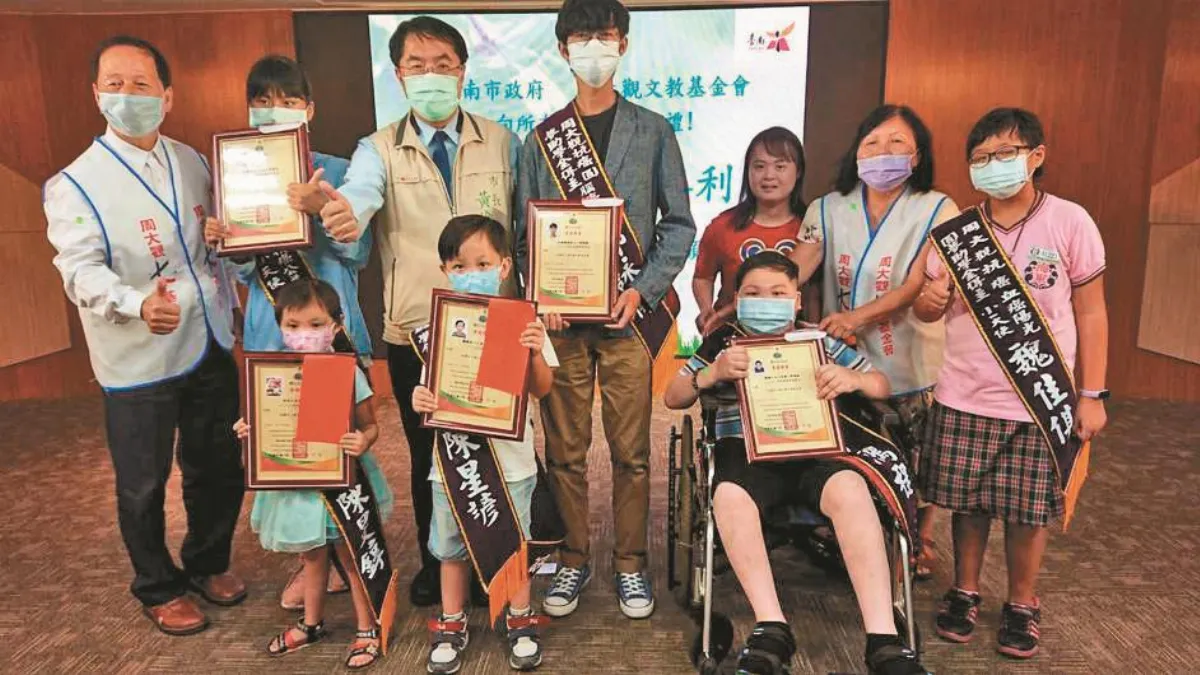 周大觀圓夢助學金 不被病魔打垮 7名抗癌勇士獲獎