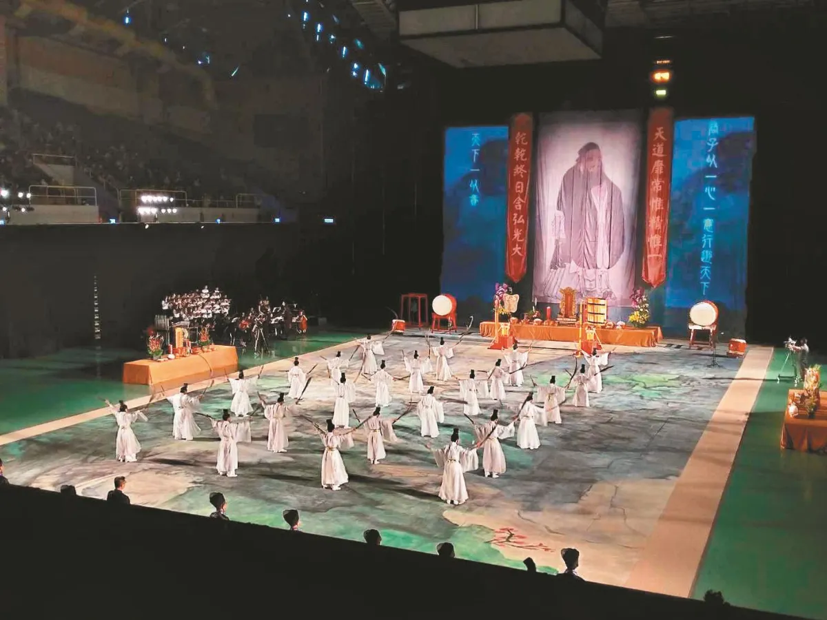 12公尺孔子像 祭孔結合光影
