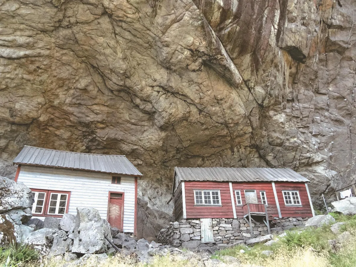 尋幽趣  山崖  峽灣間