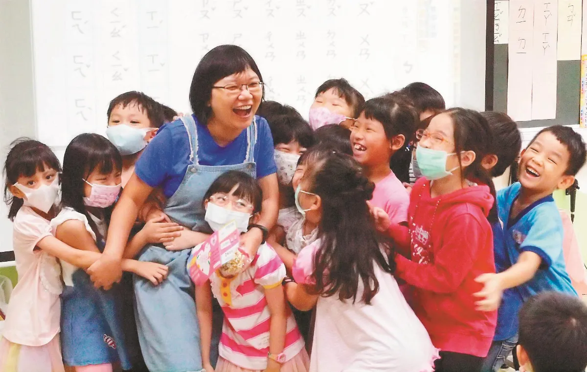 教師專屬三倍券 換學生抱抱