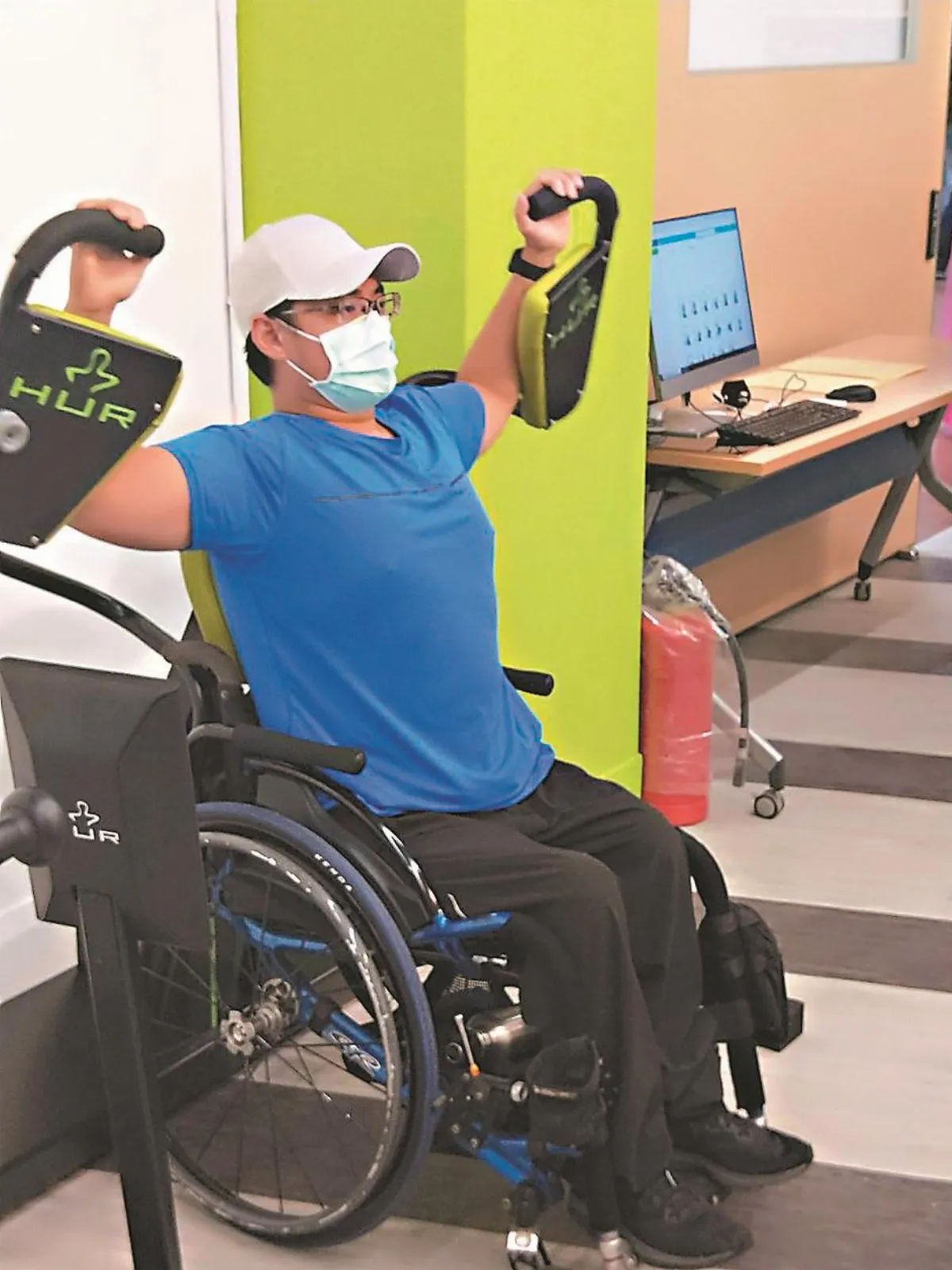 氣動油壓器材  讓身障者健身