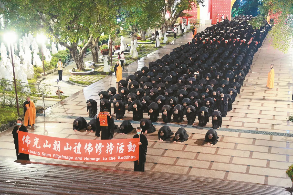 中秋朝山禮佛 佛光人精進修持