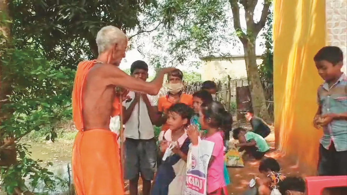 印度人瑞 樹下免費教書75年
