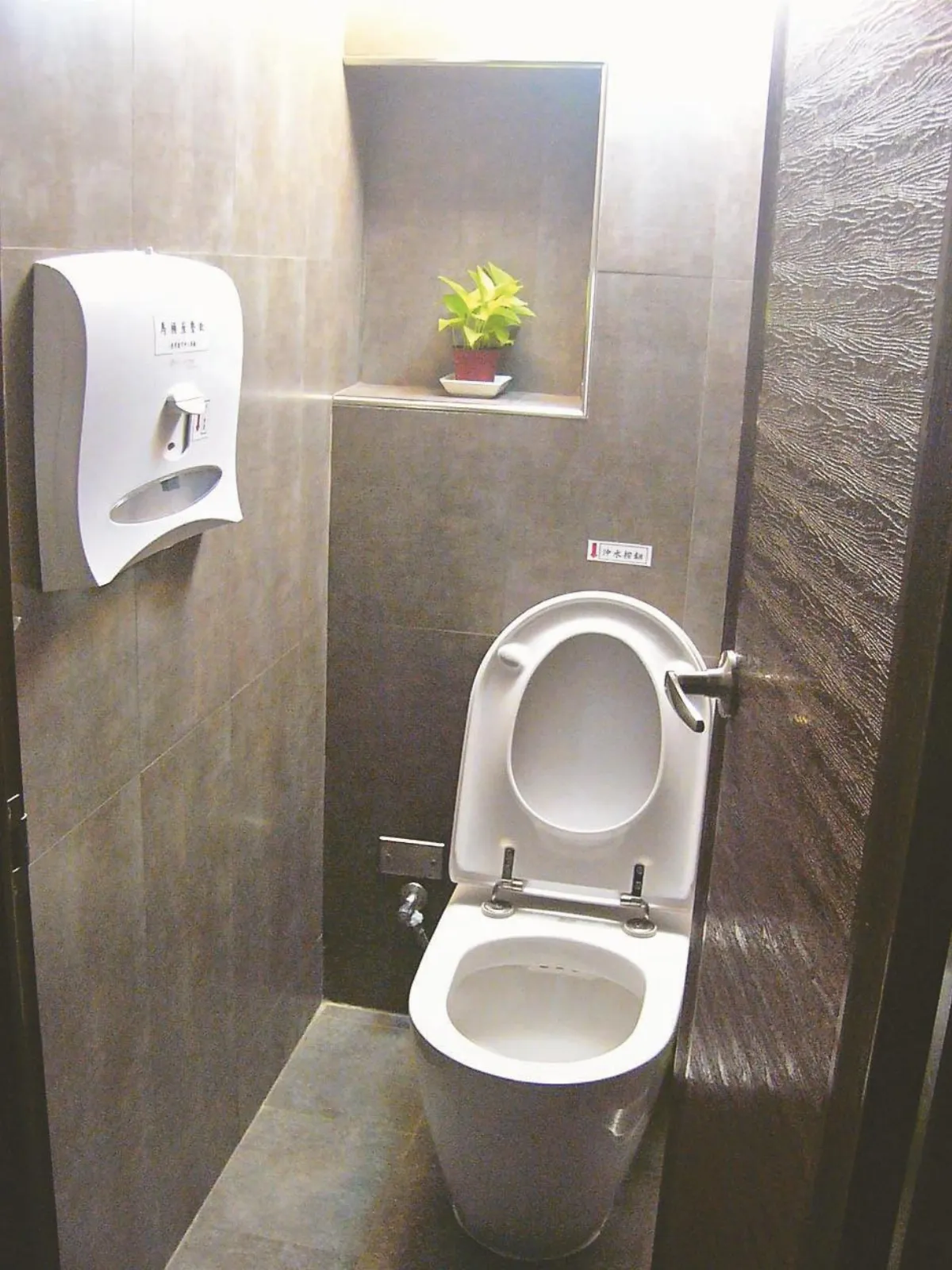 上公廁半蹲尿尿 當心泌尿道感染