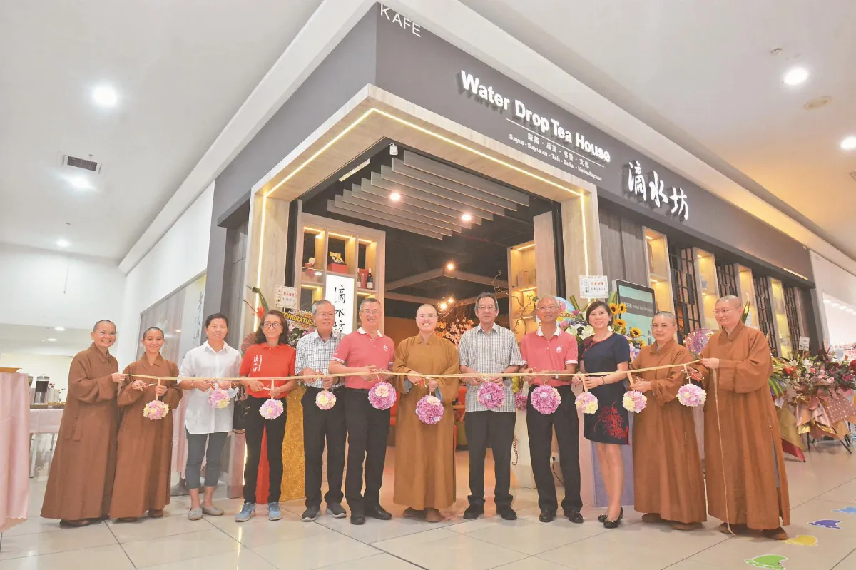 新馬滴水坊開張 300人回家吃飯