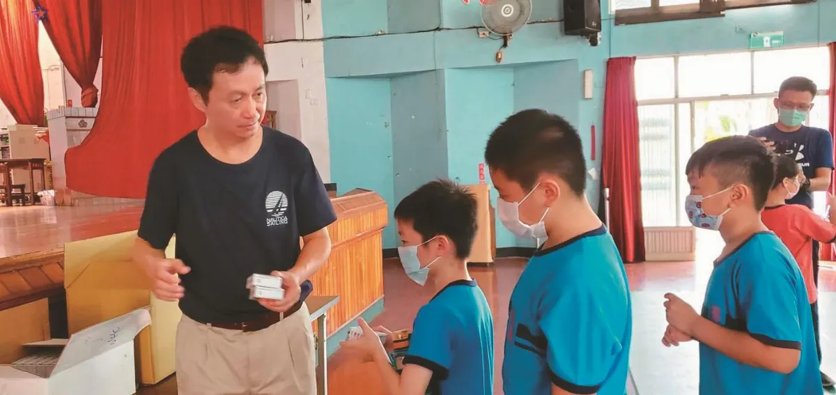 可麗餅叔叔 走遍百所小校傳愛