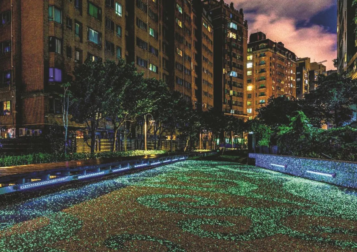 桃林路廊 星光踩在腳下