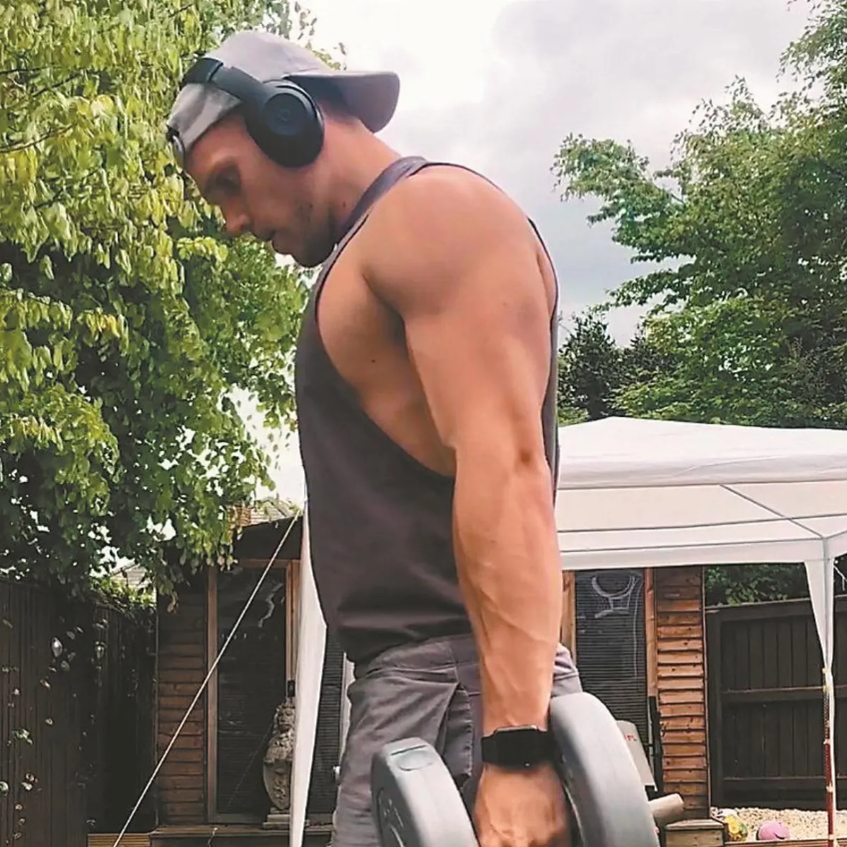 醫生宣告無法走路 男子克服罕病 練16年成健身教練