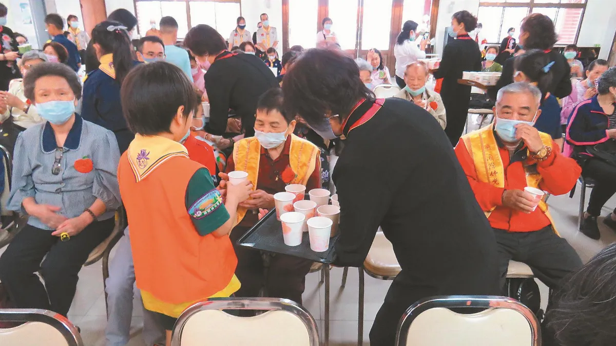 感恩奉茶 擇善寺慶重陽