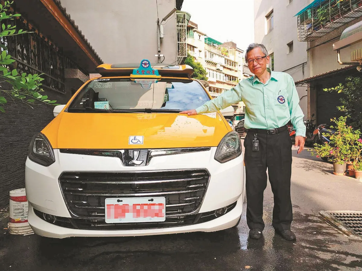 助人一念之間 賠本也不怕 小黃運將 改開無障礙計程車