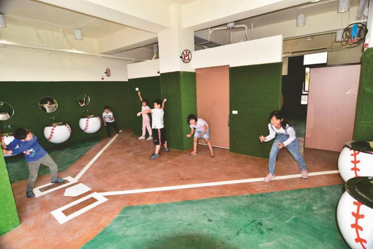 主題式美學 翻轉小學老舊廁所