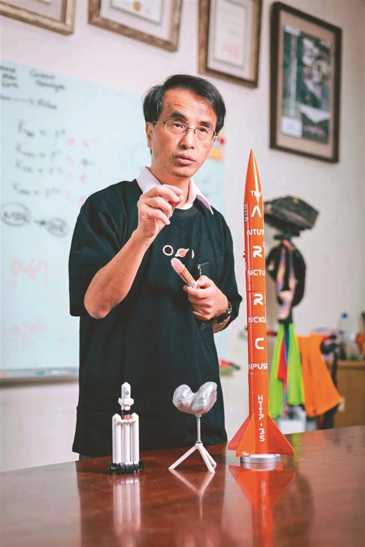 吳宗信 揪人造火箭 飛向太空