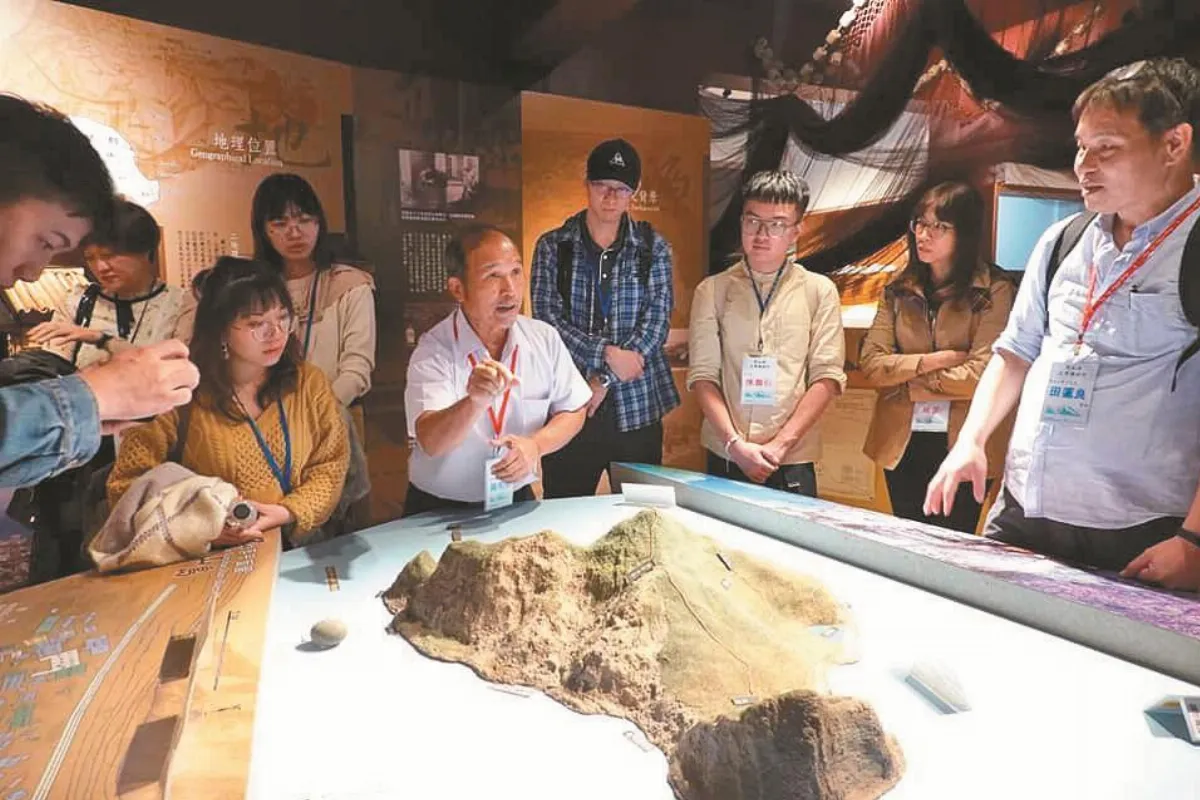 觀我望己 龜嶼詩青春