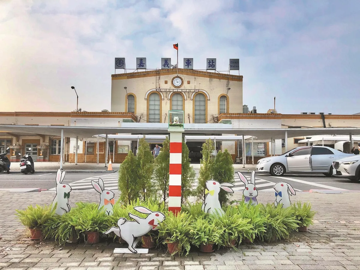 沉睡大白熊洗澎澎 小熊代班