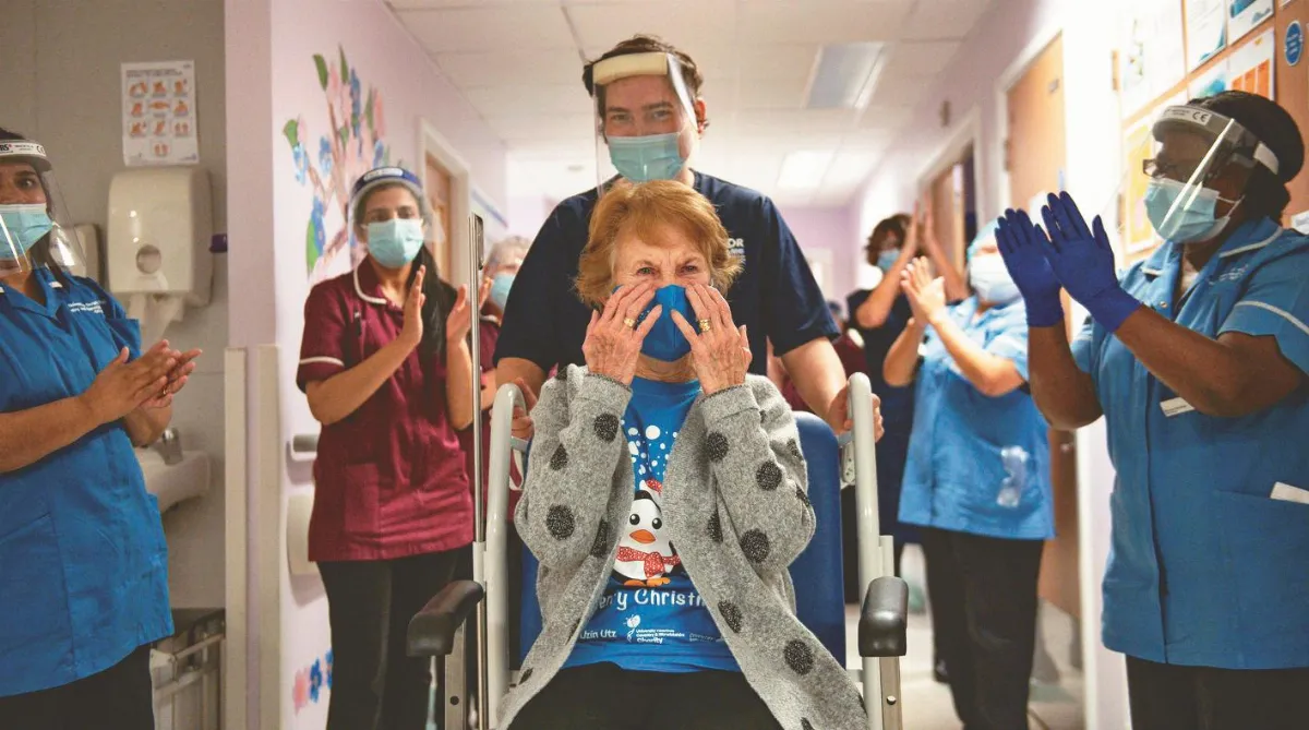 90歲奶奶搶頭香 英國領先全球 開打新冠疫苗