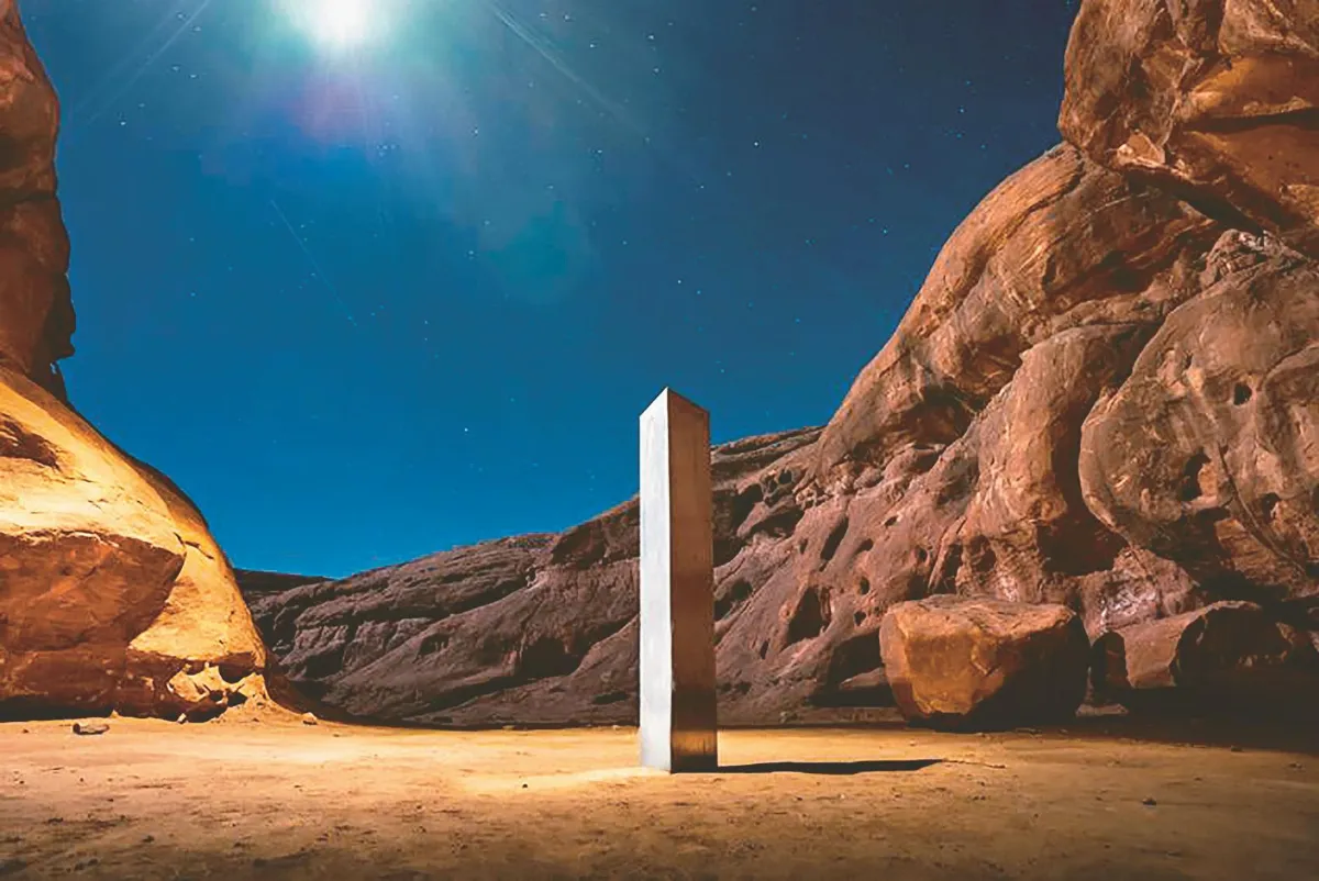 神祕金屬柱 作者來自地球