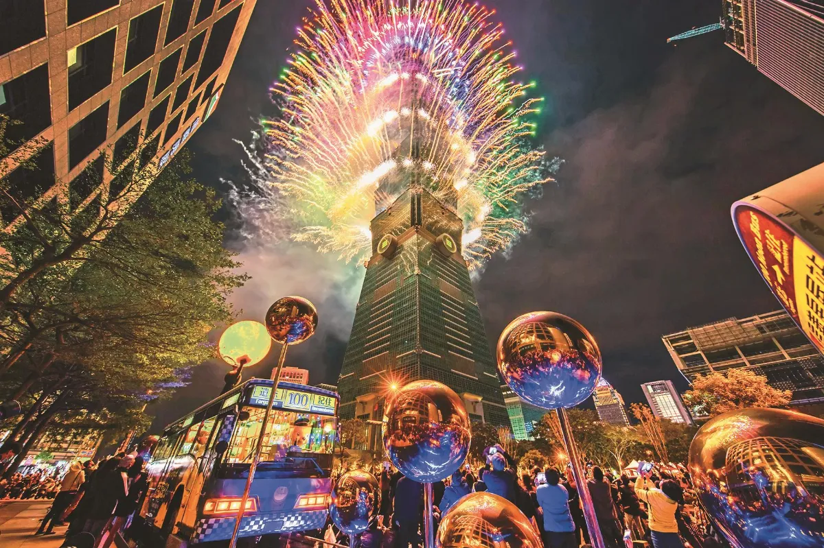 台北101 360度輪狀煙火跨年
