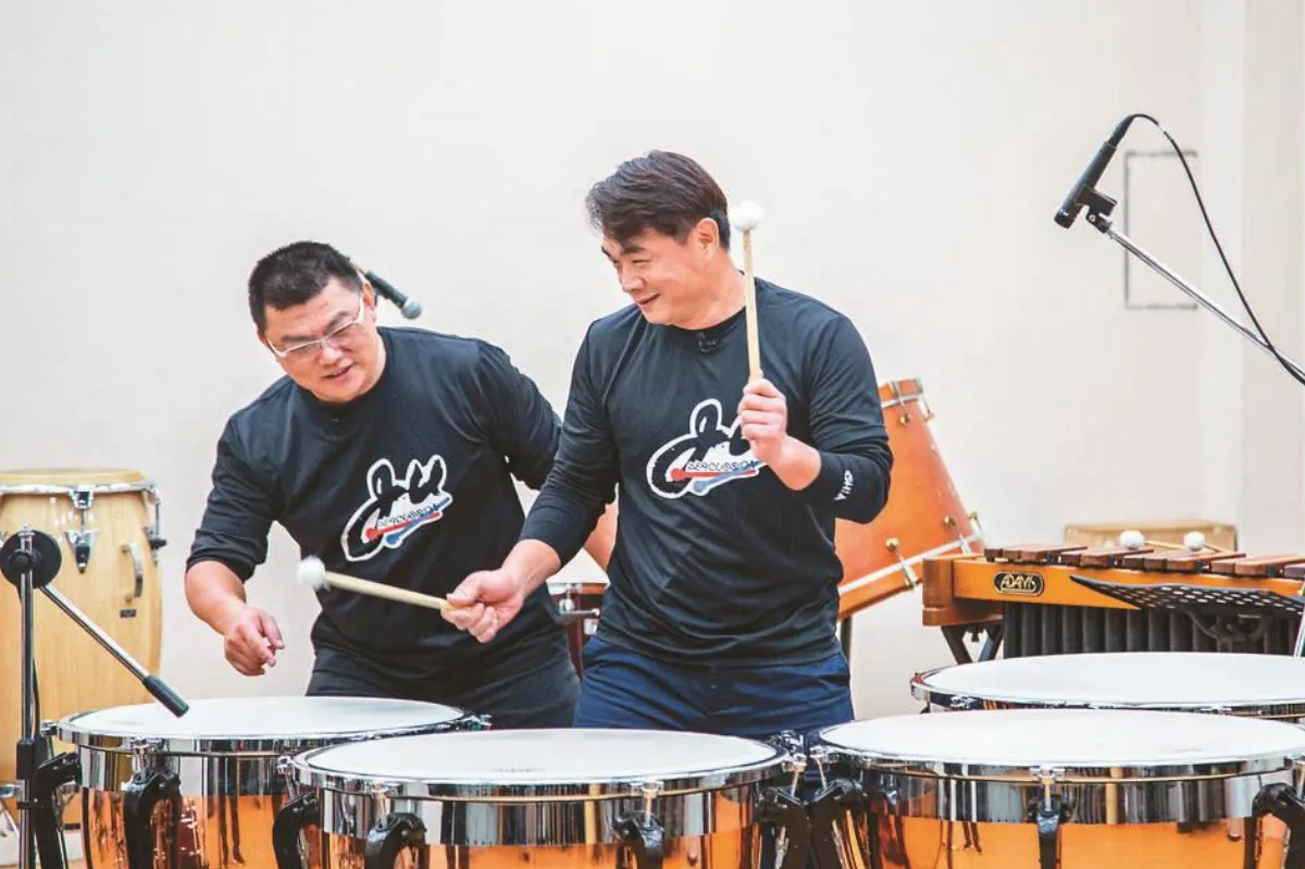 放下球棒拿鼓棒  恰恰 自己敲打演出應援曲