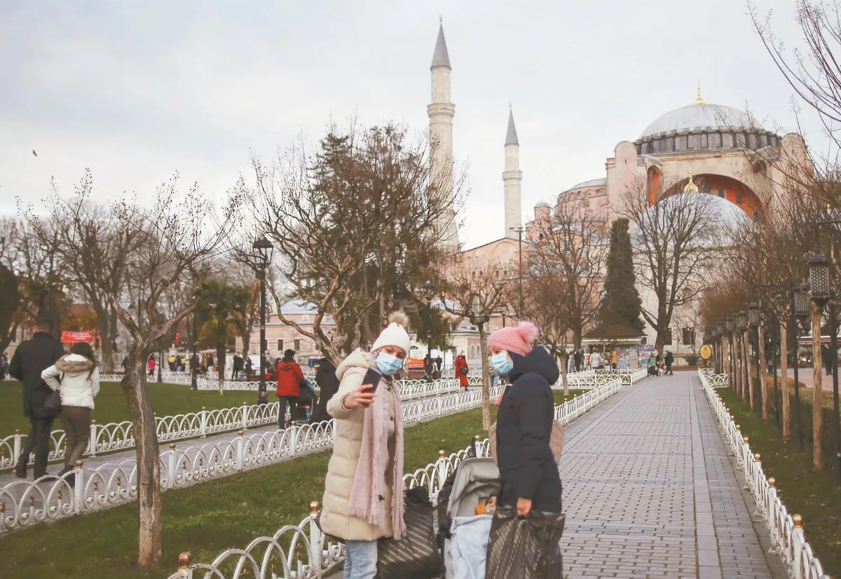 土耳其封城 外國遊客卻逛大街