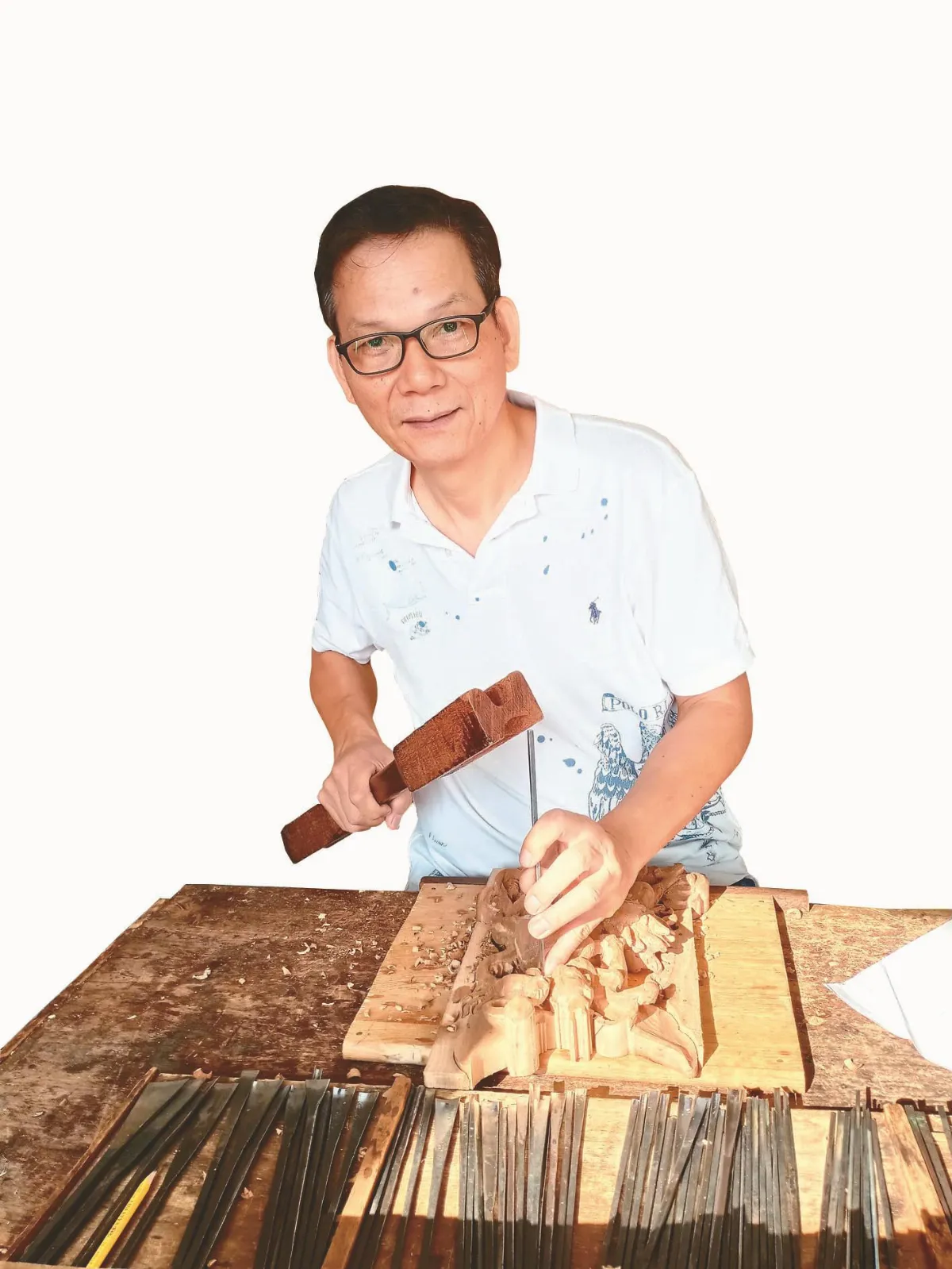 鹽工之子學鑿花 精雕寺廟藝術