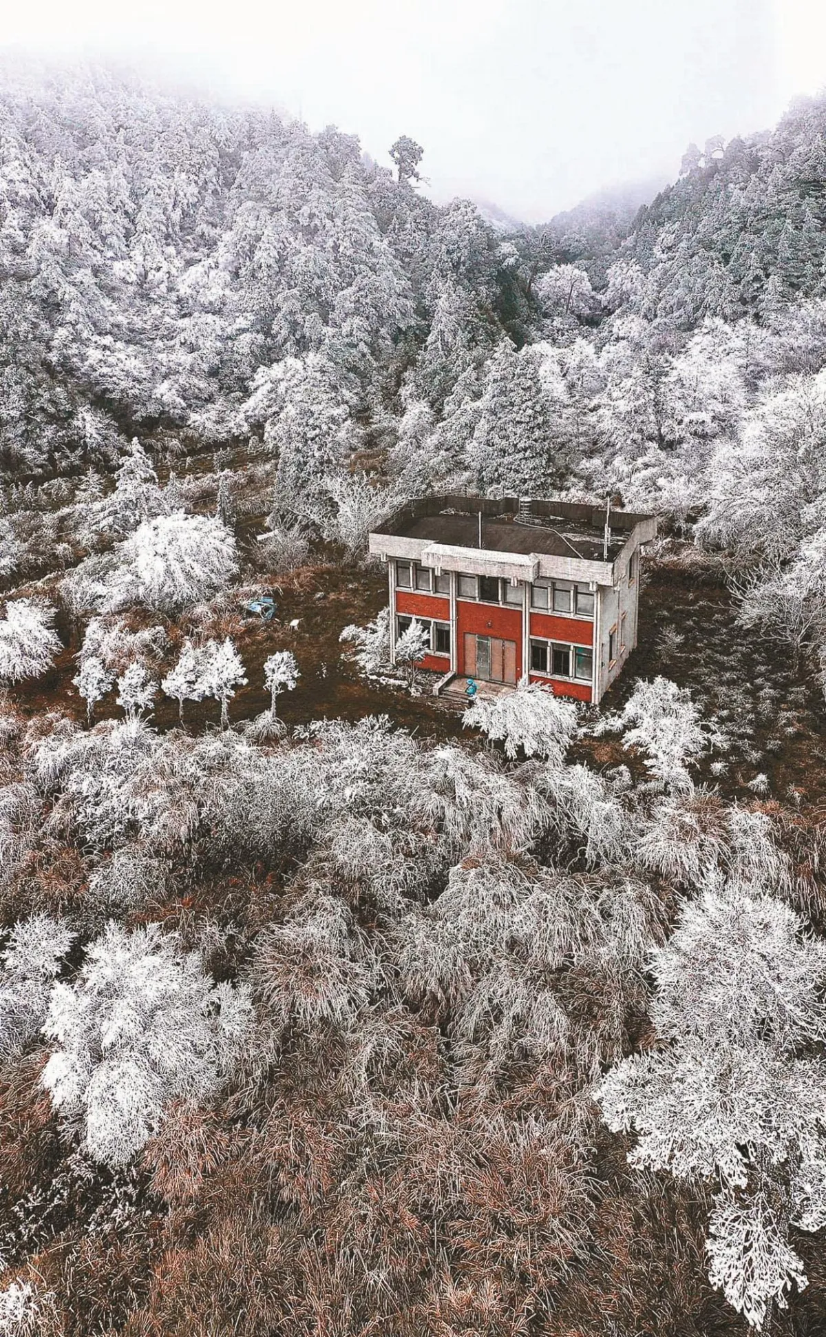 退休派出所  雪景映孤寂
