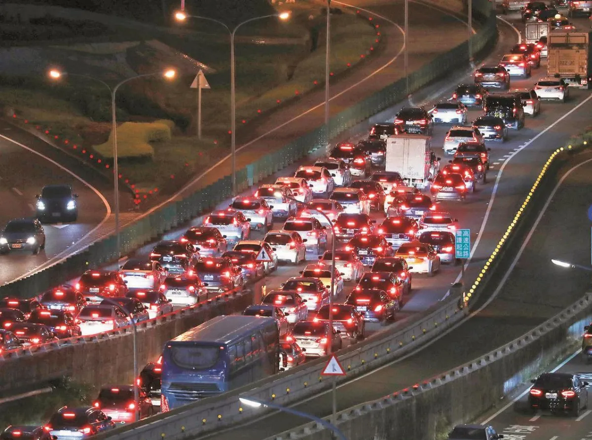 小年夜起 每日0~5時 春節疏運 國道凌晨暫停收費