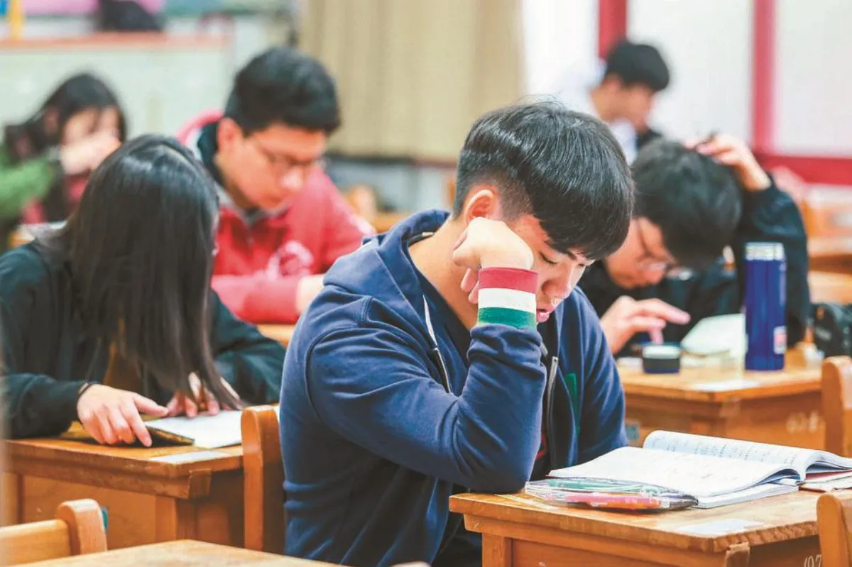學測明年起增為7科  擬改考3天