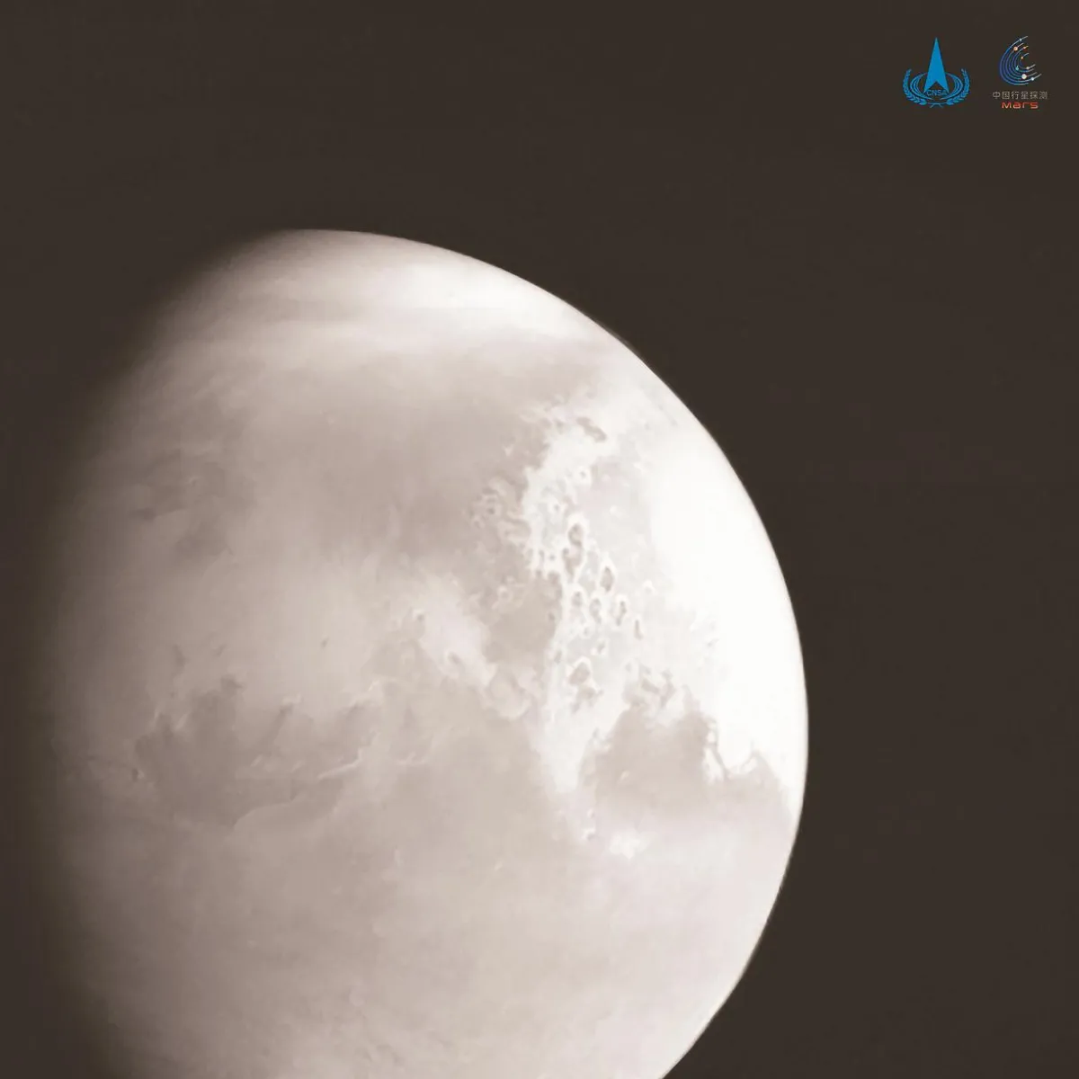 多處標誌性地貌清晰可見 陸天問一號 傳回首幅火星圖像