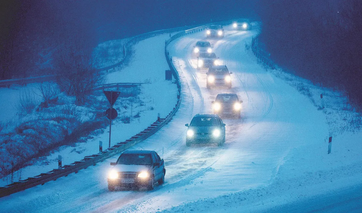 10年一遇暴風雪   荷蘭交通斷
