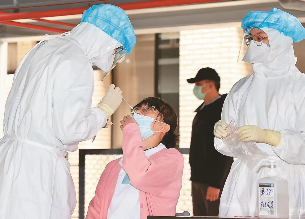 首批AZ疫苗抵台  11.7萬醫護先打